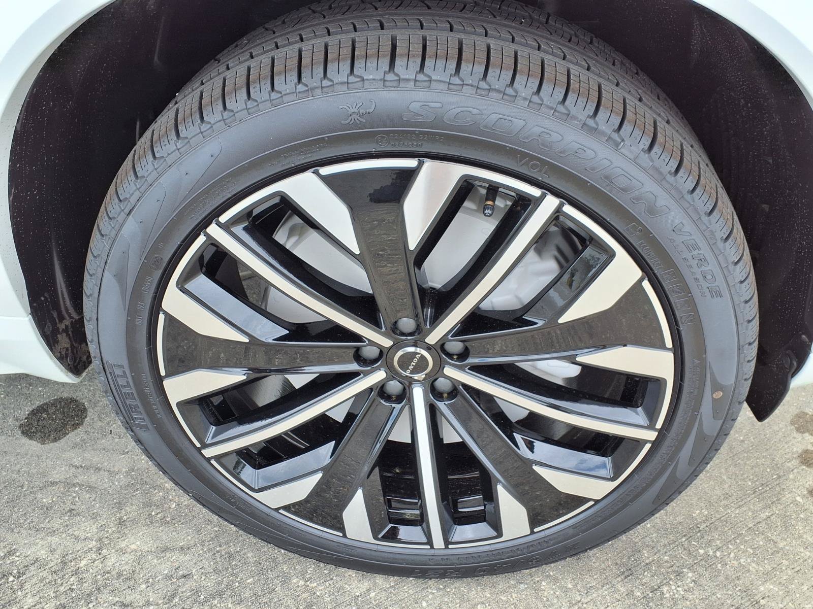 New 2026 Volvo XC90 B5 Ultra w/ Protection Package Premier AWD/4WD image 9