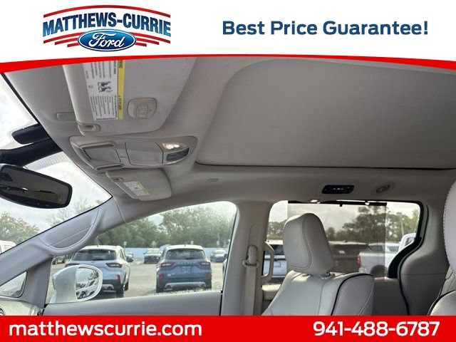 Used 2017 Chrysler Pacifica Limited image 11