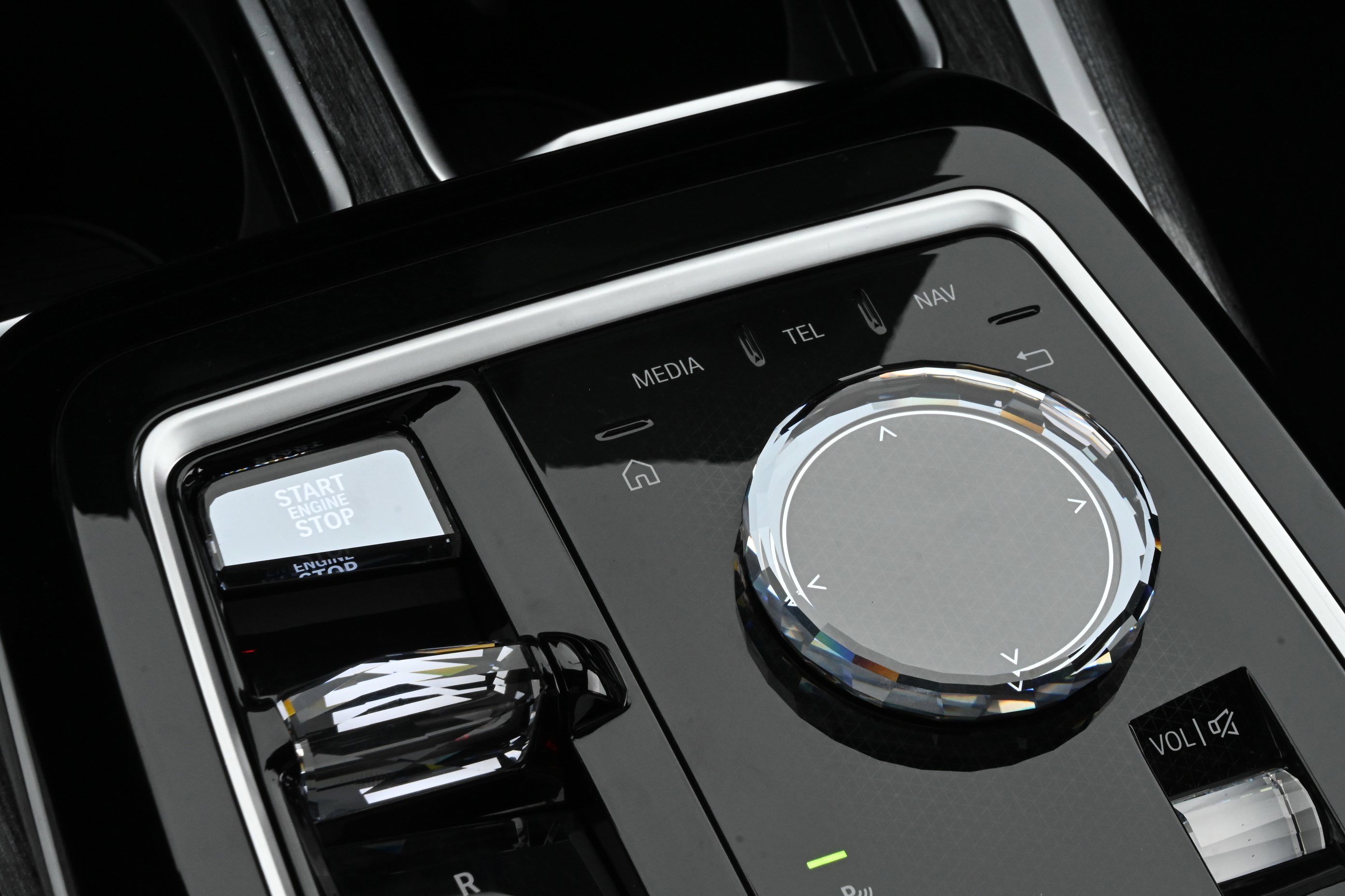 Certified 2023 BMW 740i w/ Parking Assistance Package image 22