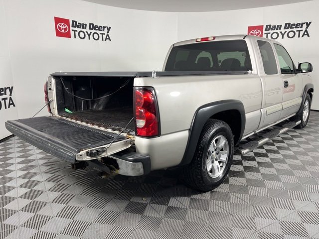 Used 2006 Chevrolet Silverado 1500 LT w/ Light Duty Power Package image 16