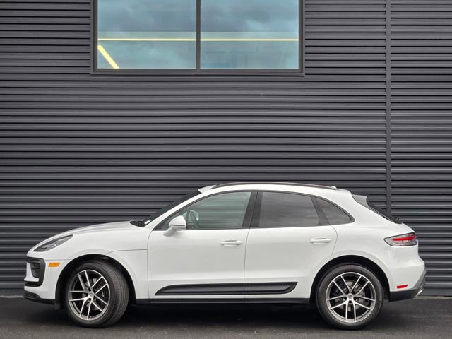 Used 2025 Porsche Macan image 2