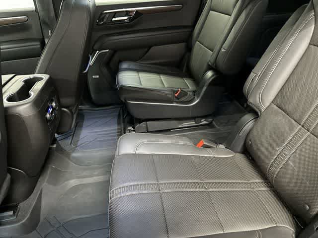 Used 2025 Chevrolet Suburban High Country AWD/4WD image 11