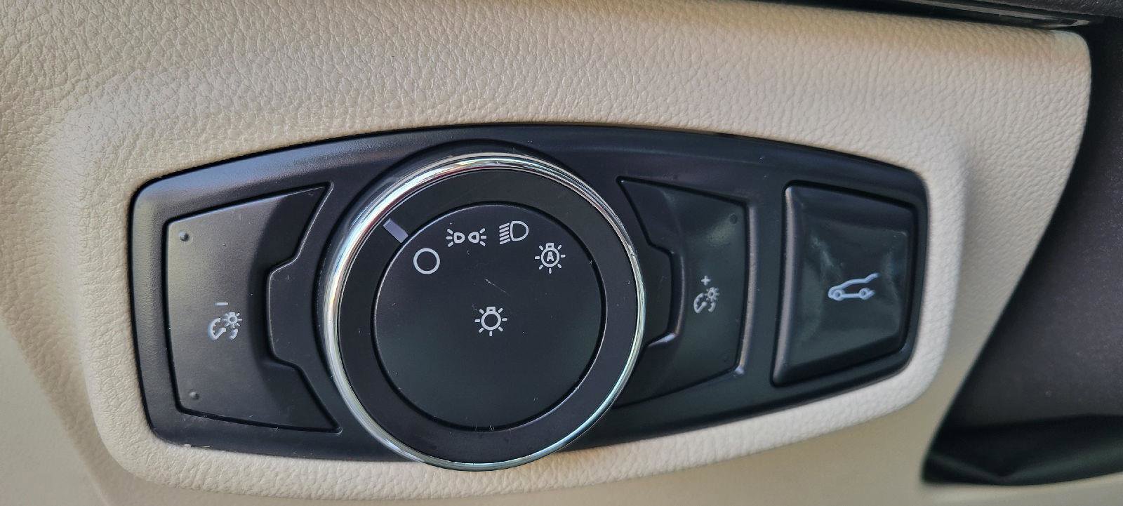 Used 2019 Lincoln MKC Select w/ Select Plus Package image 9