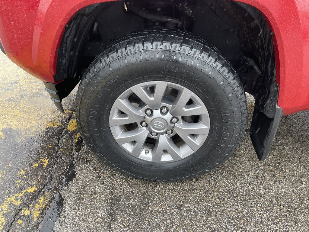 Used 2016 Toyota Tacoma SR5 w/ SR5 Appearance Package (SN) AWD/4WD image 9