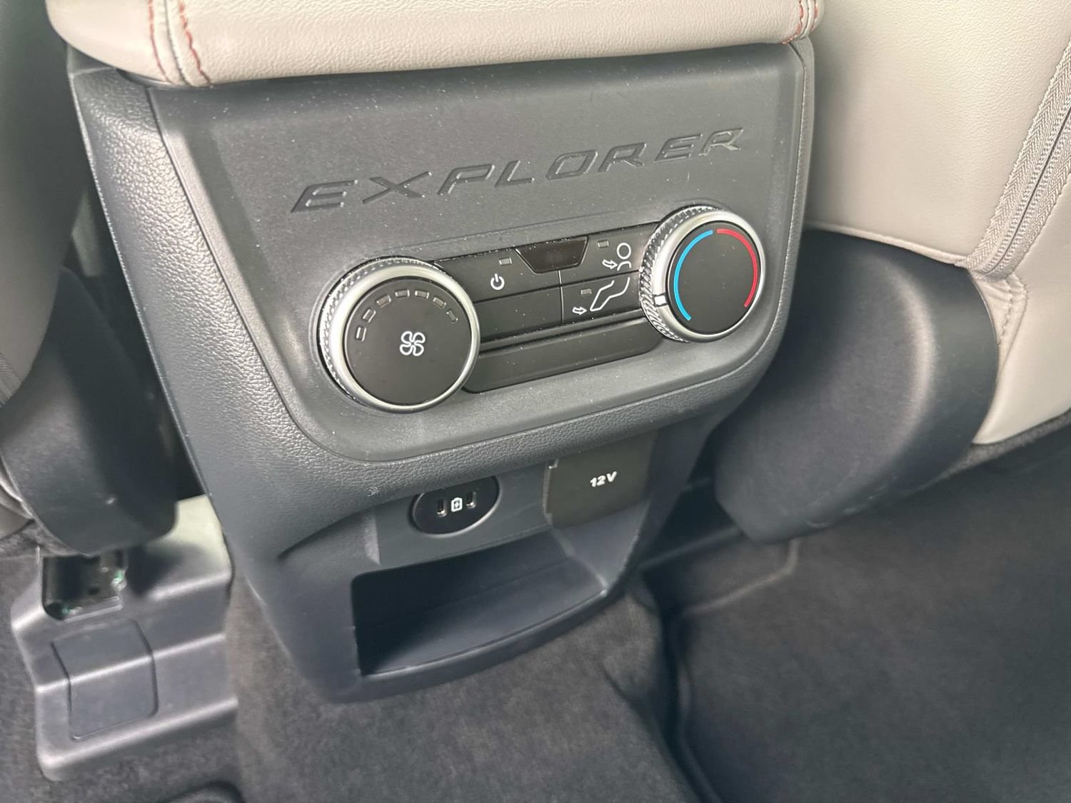 Used 2025 Ford Explorer Active w/ Active Comfort Package AWD/4WD image 21
