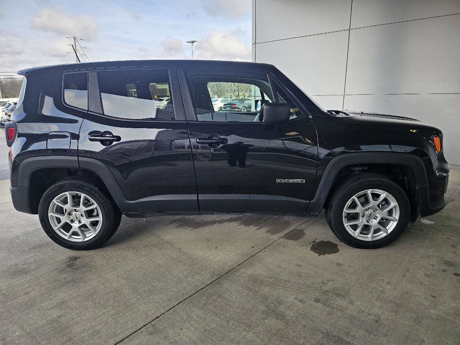 Used 2023 Jeep Renegade Latitude image 7