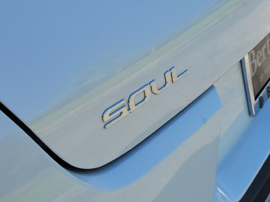 Used 2024 Kia Soul EX w/ EX Designer Package FWD image 5