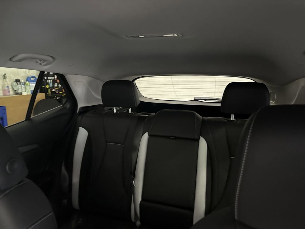 Certified 2025 Buick Envision Sport Touring image 10