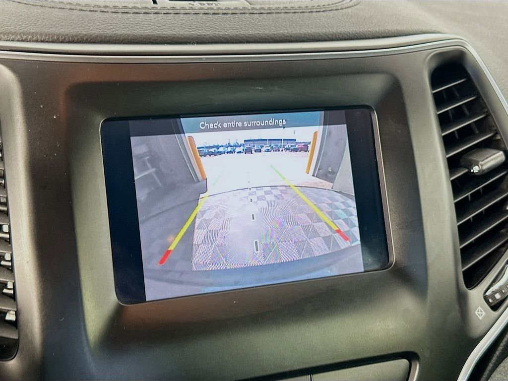 Used 2019 Jeep Cherokee Latitude Plus w/ Cold Weather Group image 13