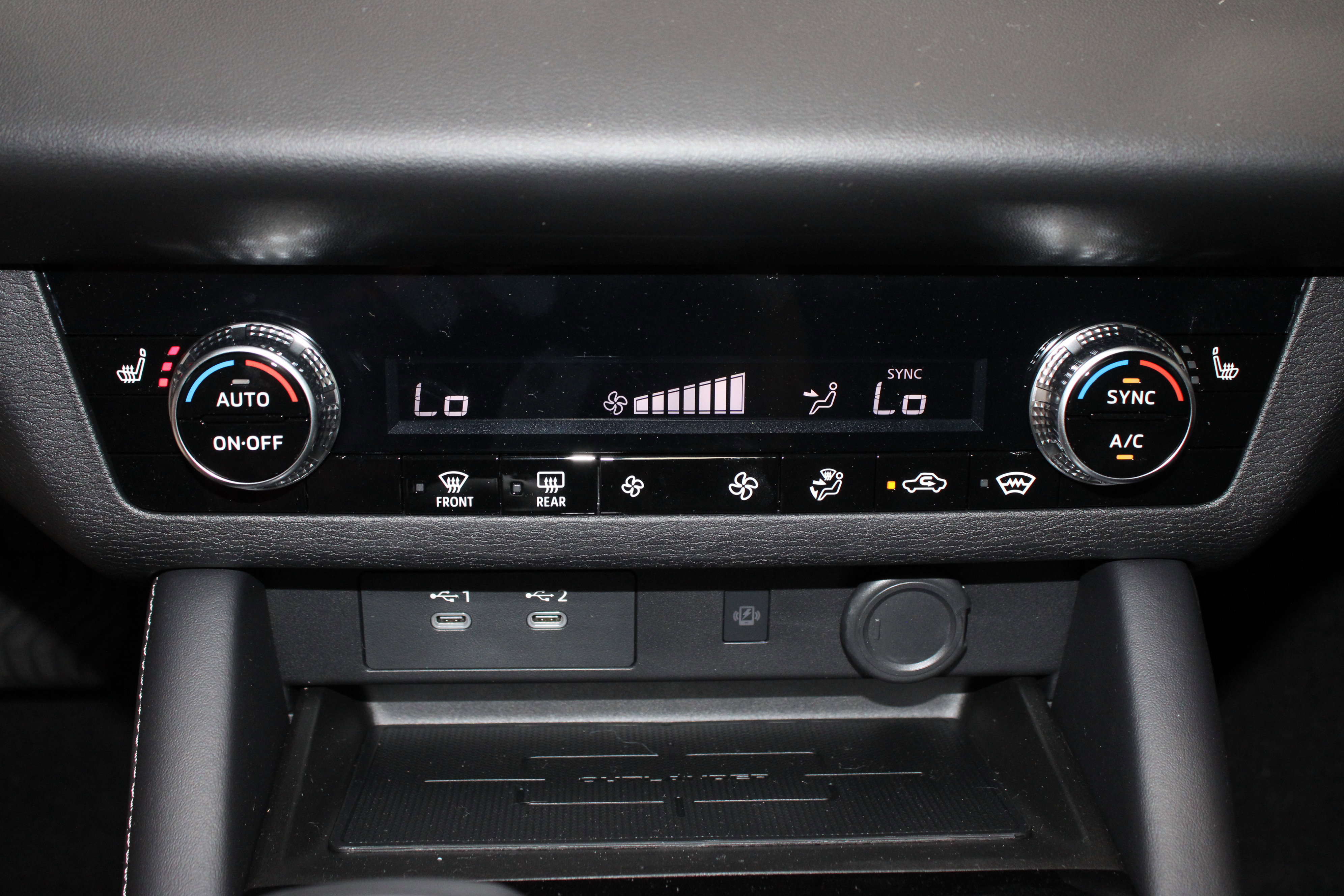 New 2025 Mitsubishi Outlander SE image 28