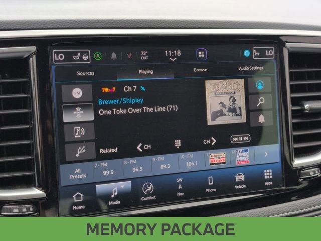 Used 2025 Chrysler Pacifica Limited image 23