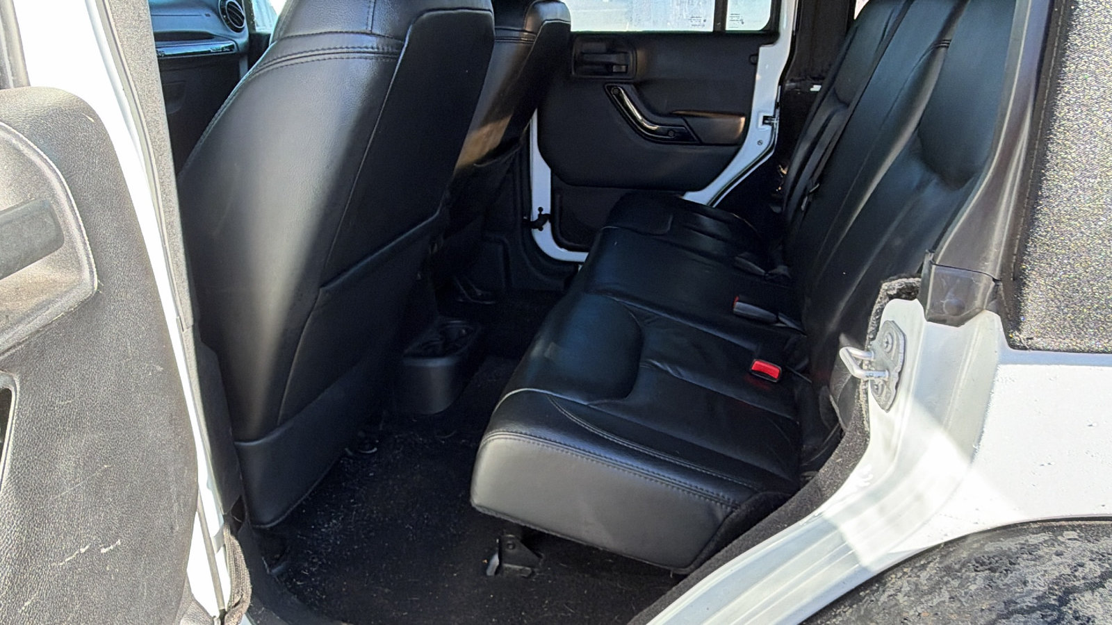 Used 2014 Jeep Wrangler Unlimited Sahara AWD/4WD image 23