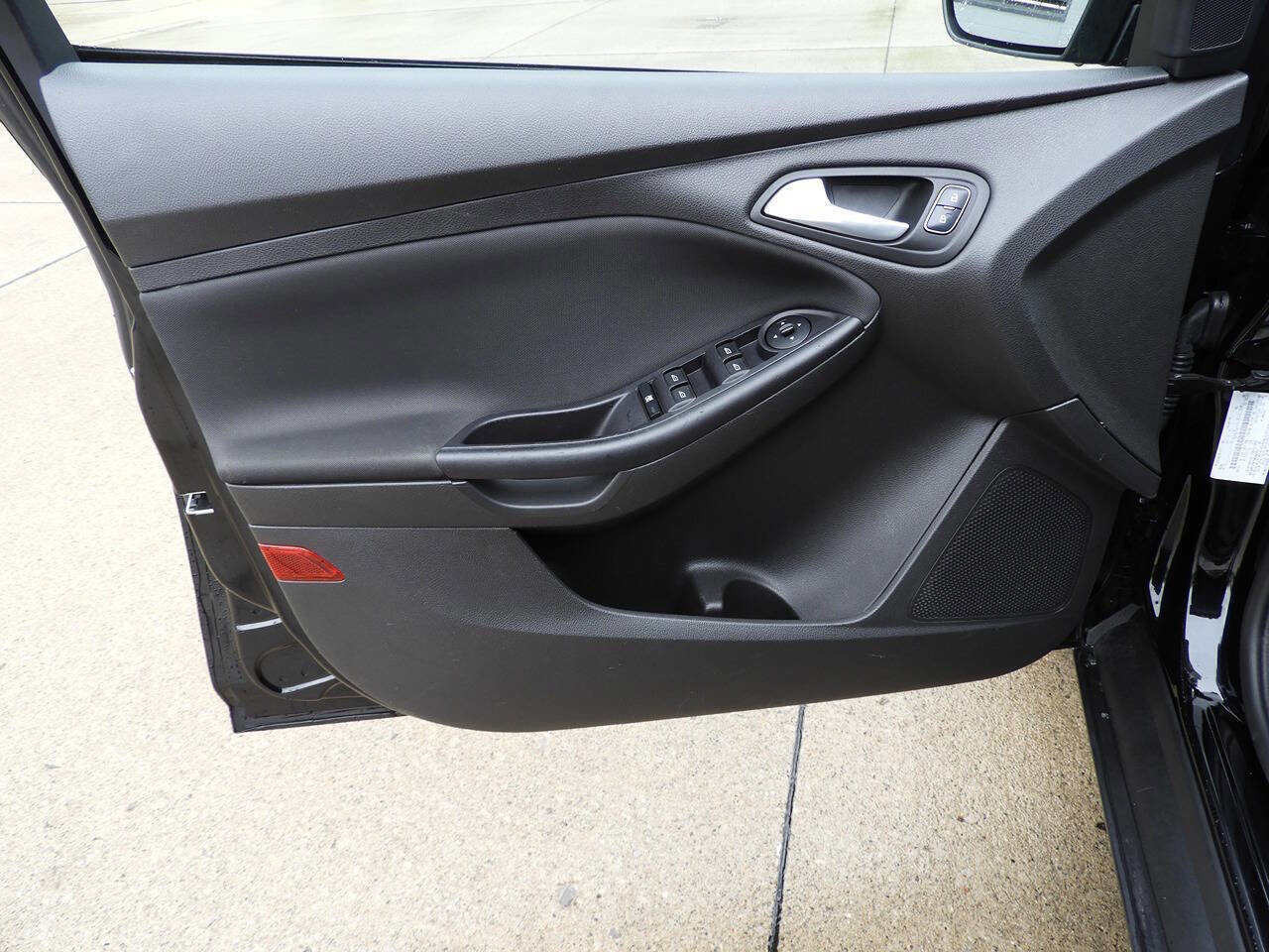 Used 2018 Ford Focus SE image 19