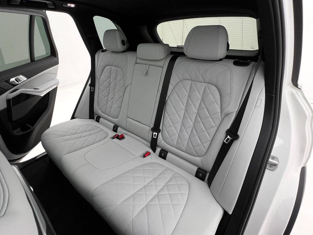 Used 2024 BMW X5 xDrive40i w/ Premium Package AWD/4WD image 15