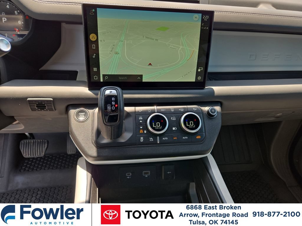 Used 2023 Land Rover Defender 130 SE AWD/4WD image 23
