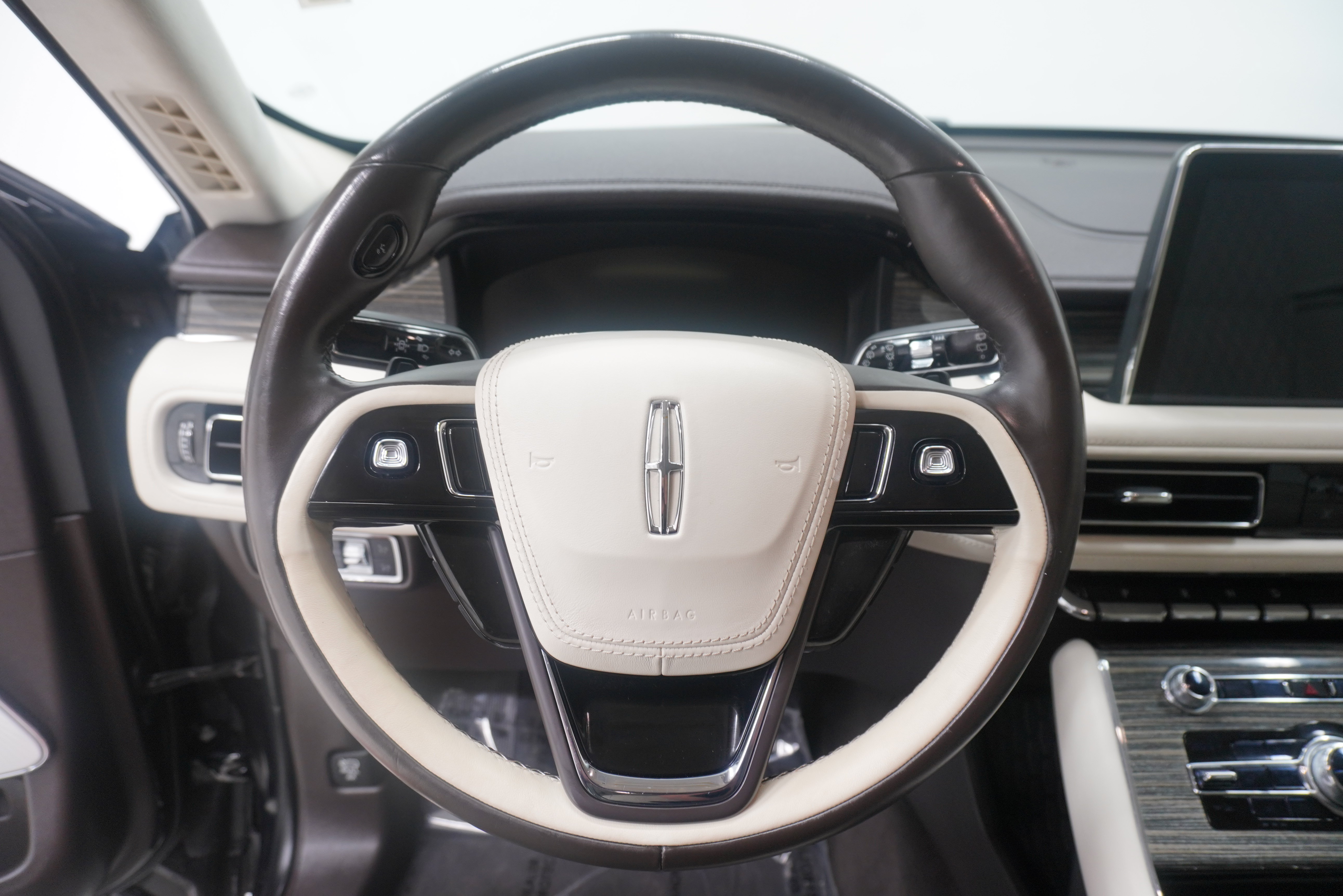 Used 2020 Lincoln Aviator Black Label Grand Touring w/ Class IV Trailer Tow Package AWD/4WD image 18
