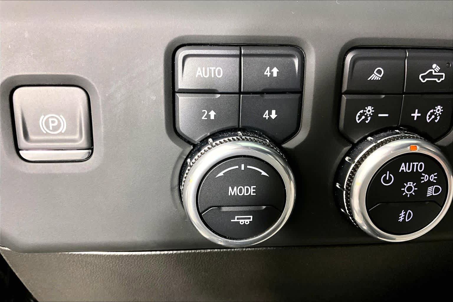 Used 2024 GMC Sierra 3500 Denali w/ Denali Reserve Package AWD/4WD image 35