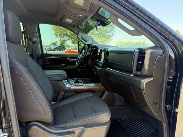 Used 2025 Chevrolet Silverado 2500 LT AWD/4WD image 4