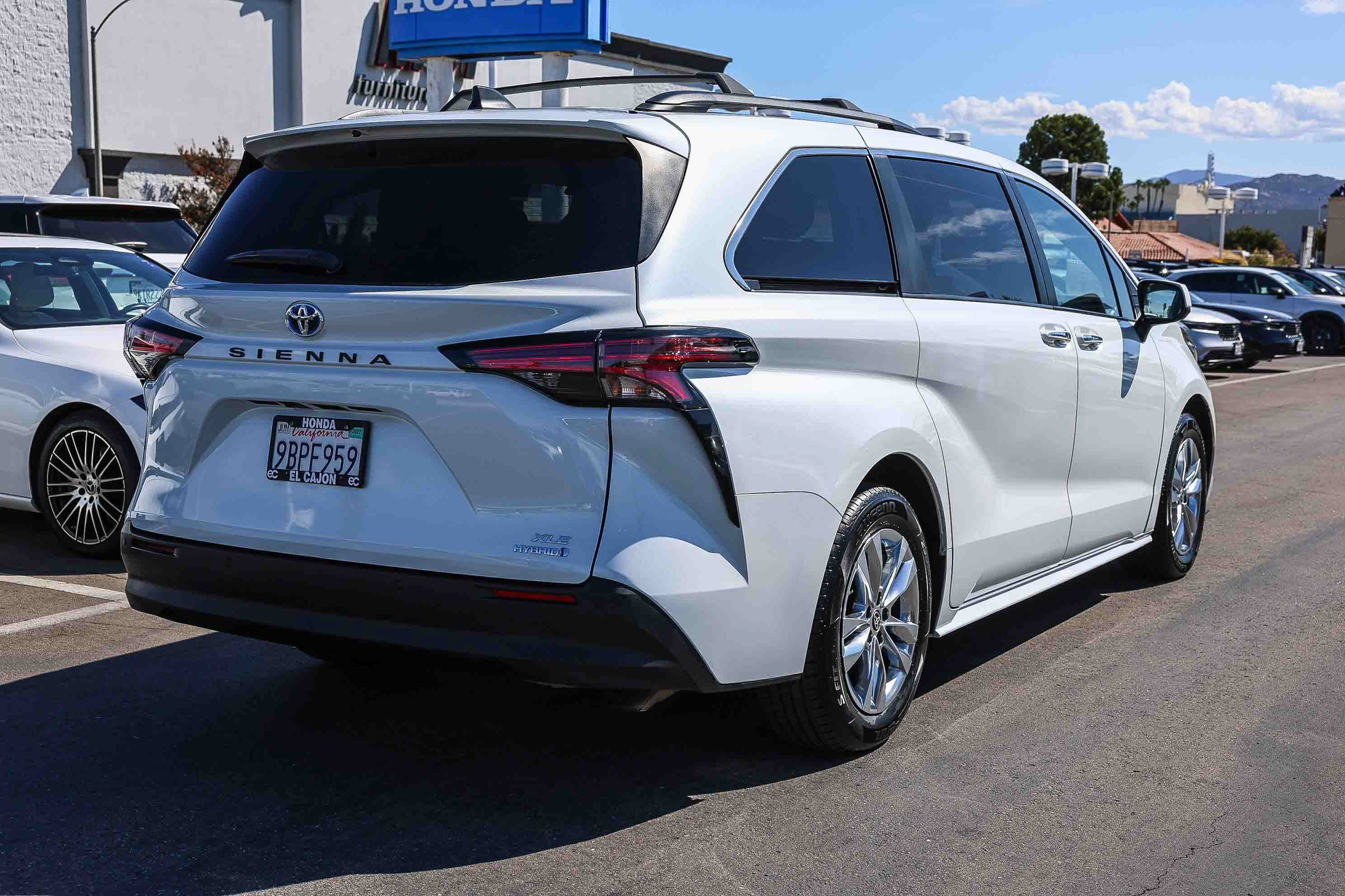 Used 2022 Toyota Sienna XLE w/ XLE Plus Package FWD image 28