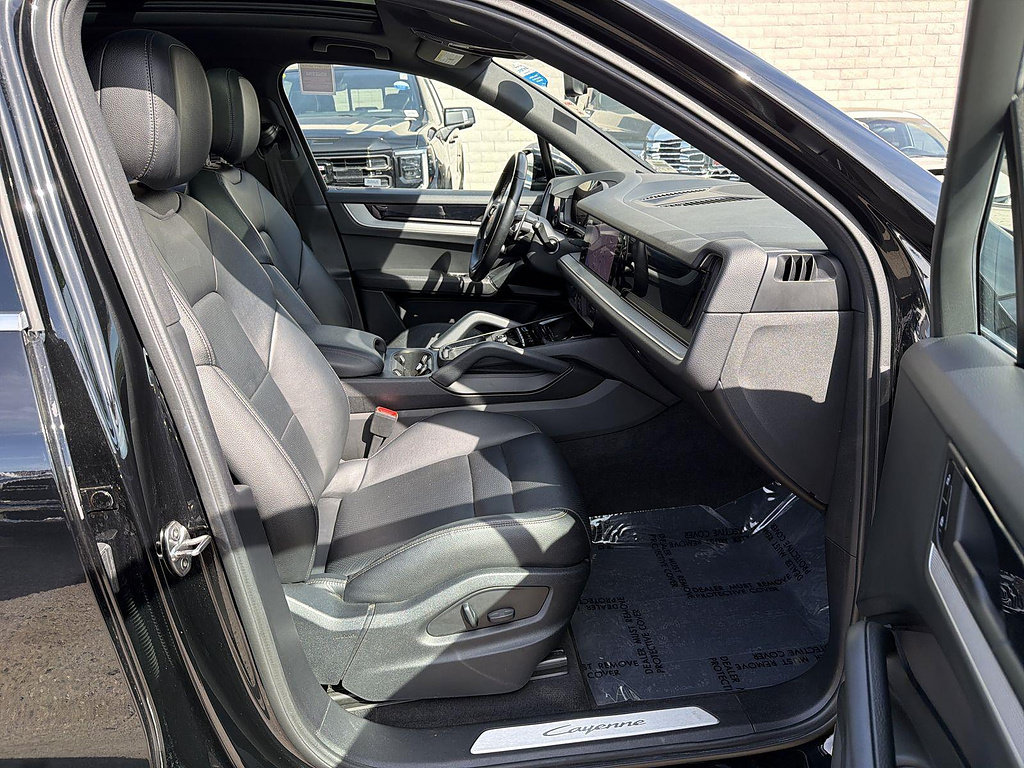 Used 2024 Porsche Cayenne AWD/4WD image 28