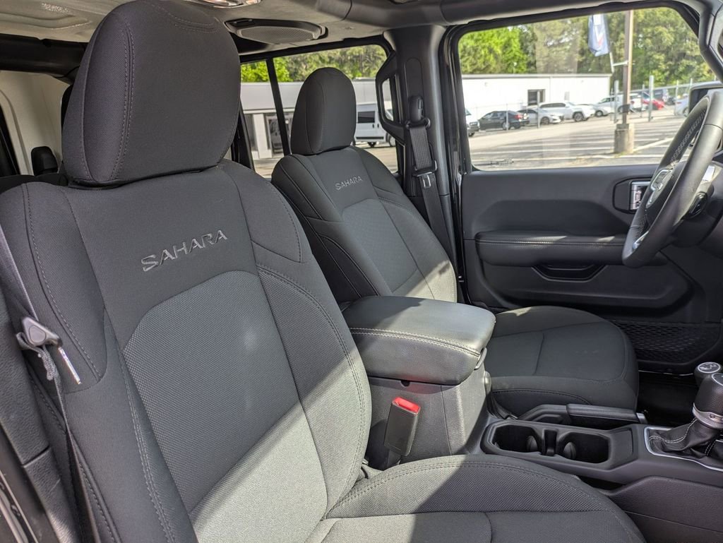 Used 2023 Jeep Wrangler Sahara image 34