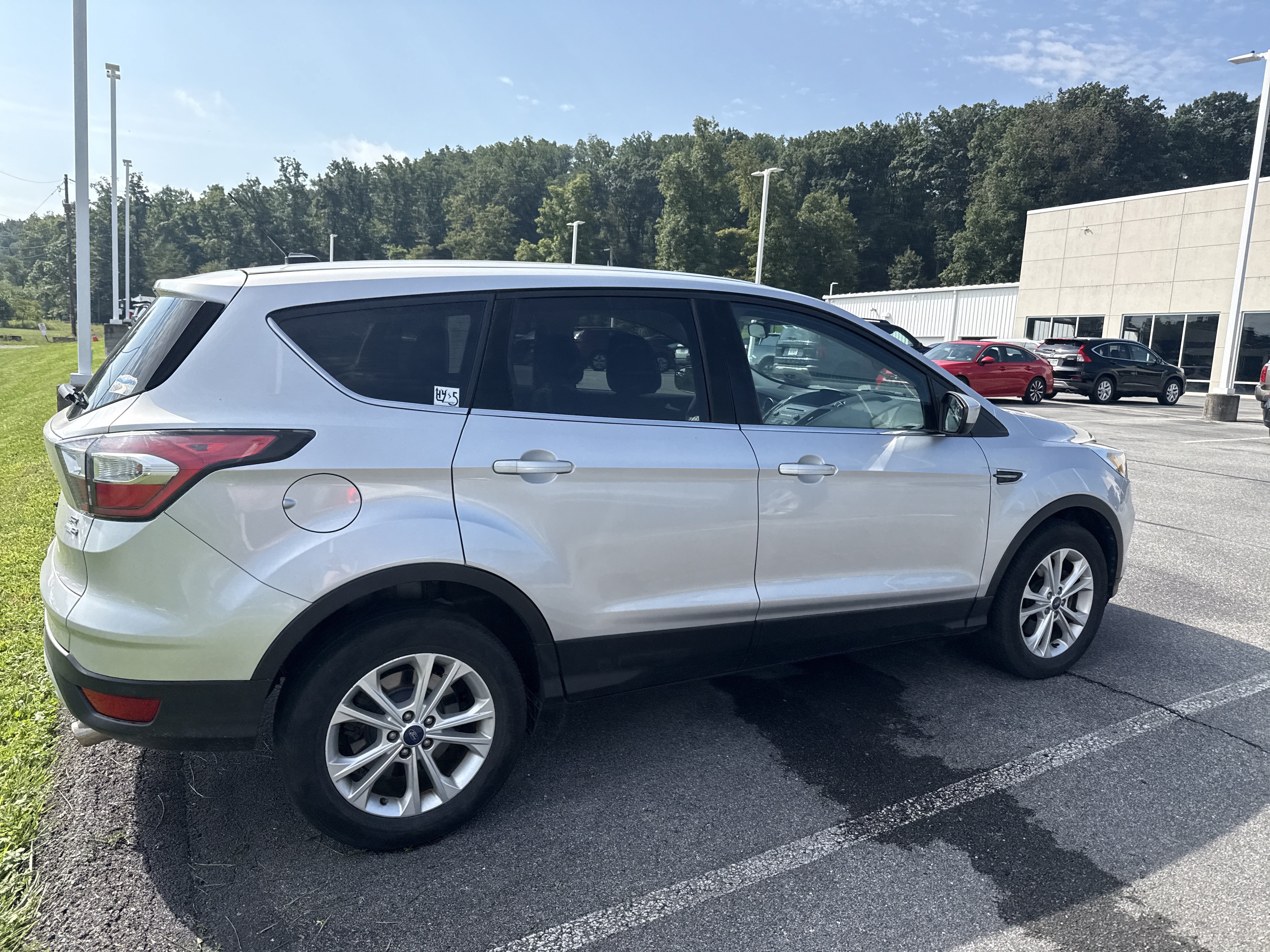 Used 2017 Ford Escape SE AWD/4WD image 3