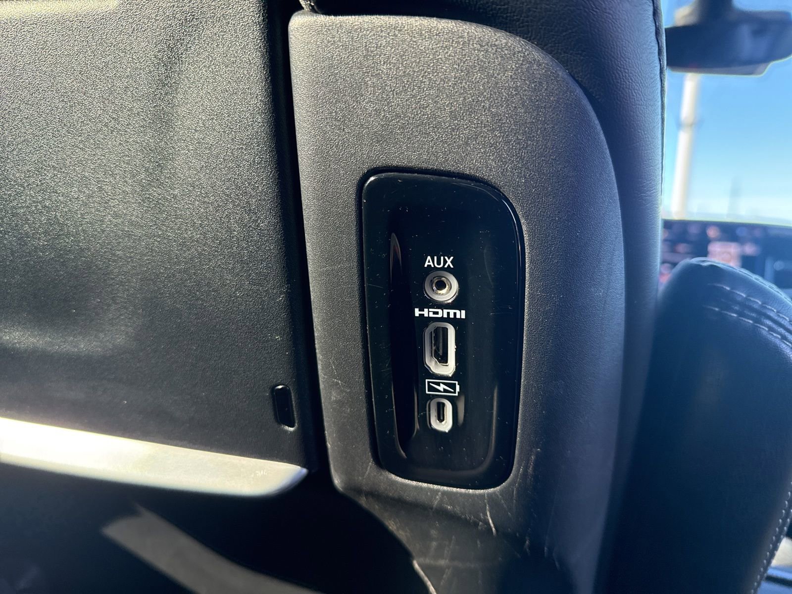 Used 2023 Chrysler Pacifica Touring-L w/ Uconnect Theater Family Group image 27