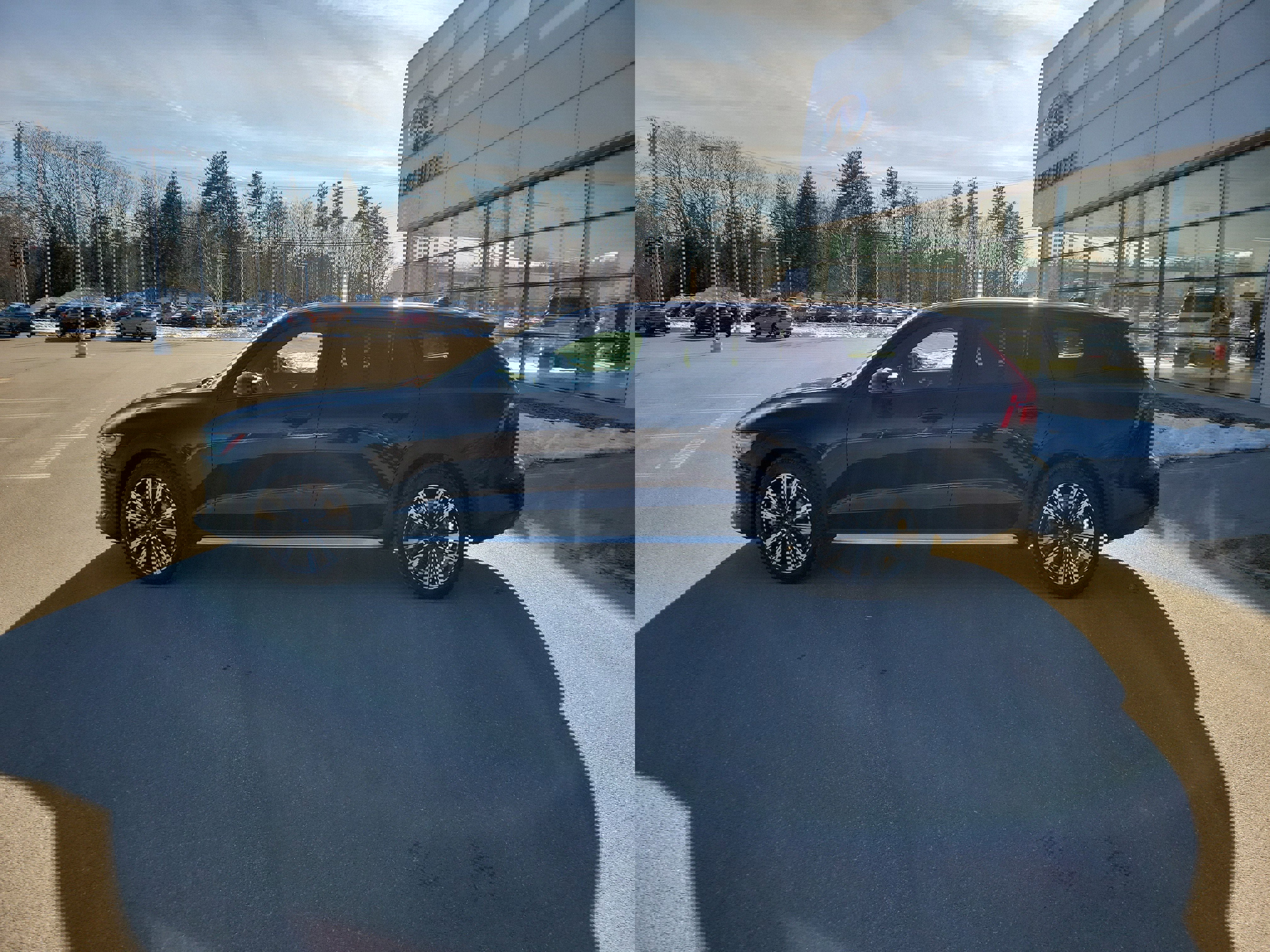 Used 2024 Volvo V60 B5 Cross Country Ultimate image 2