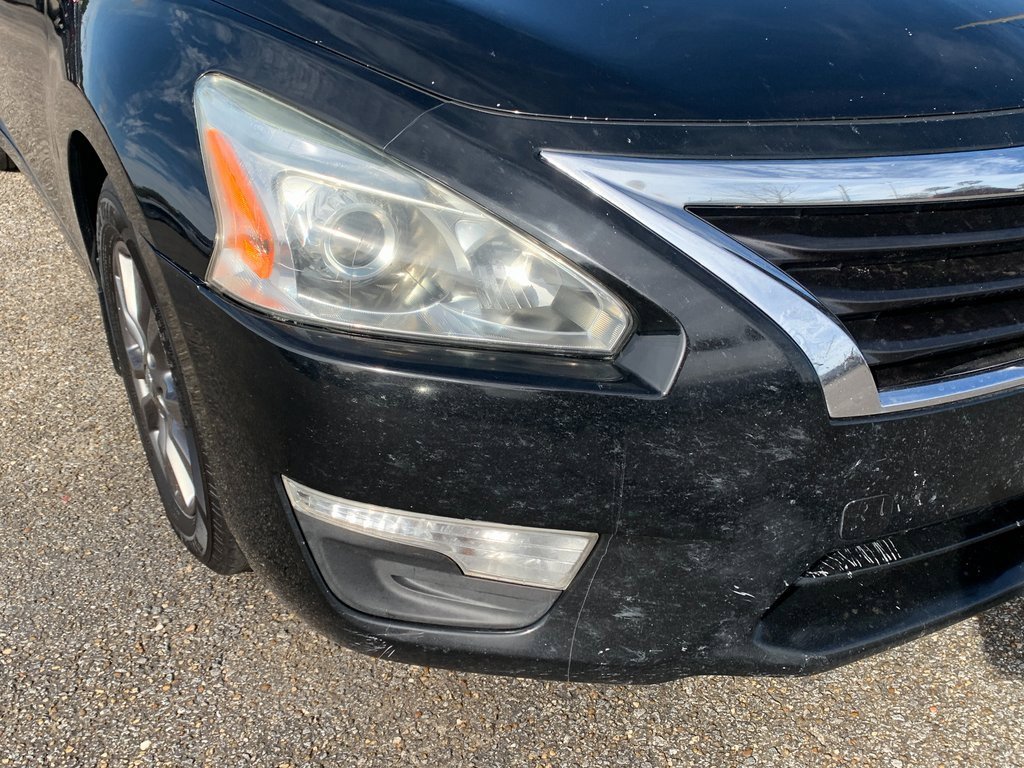 Used 2015 Nissan Altima 2.5 S w/ Sport Value Package image 2