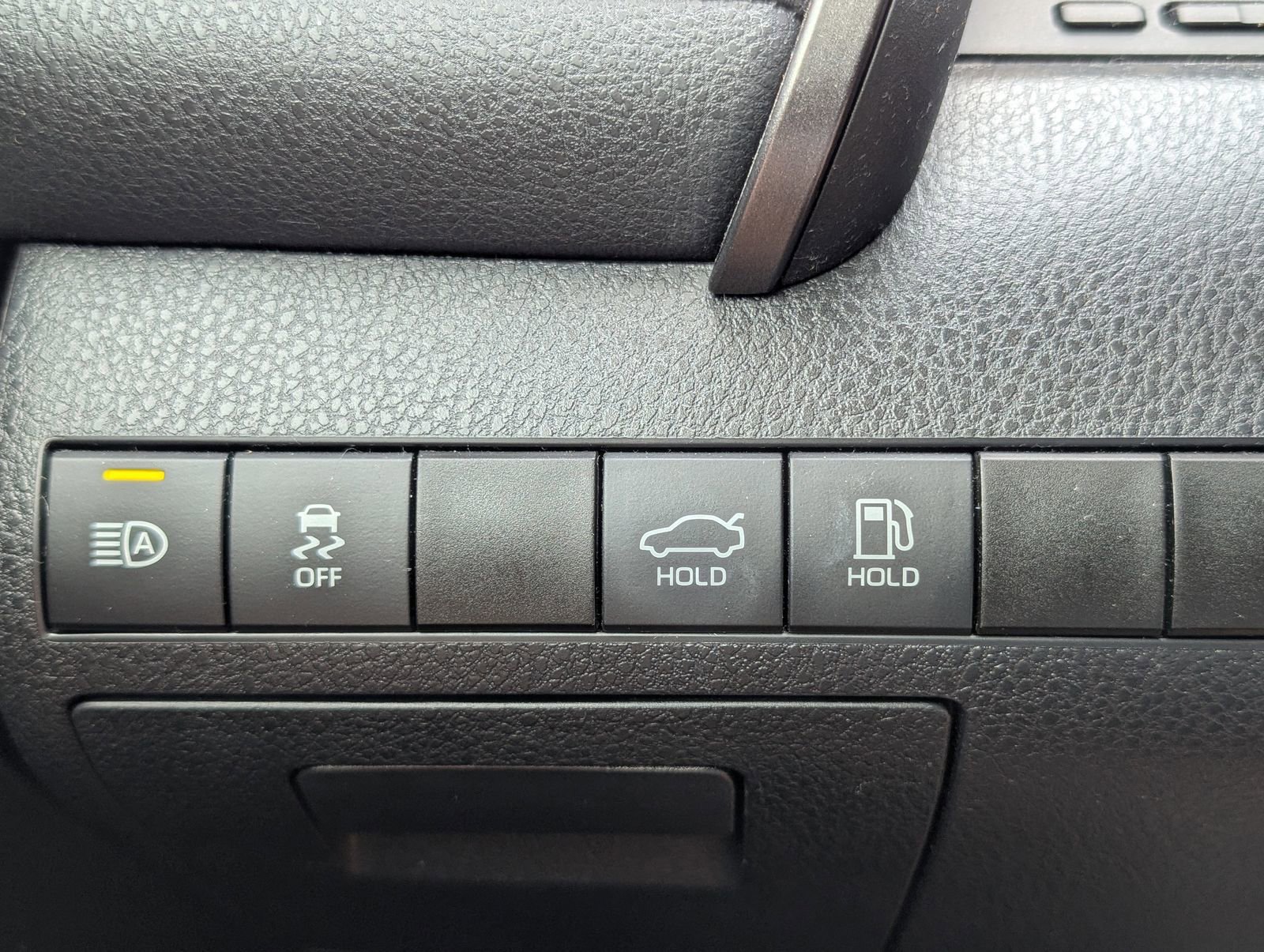 Used 2020 Toyota Camry XSE w/ Navigation Package image 14