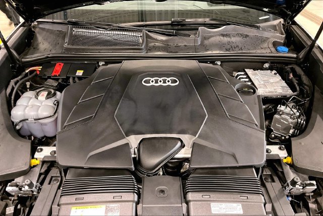 Certified 2025 Audi Q8 Prestige AWD/4WD image 10