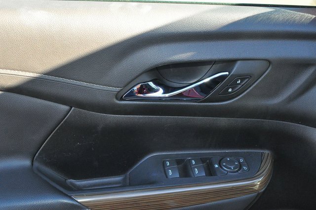 Used 2023 GMC Acadia SLE w/ Driver Convenience Package image 12