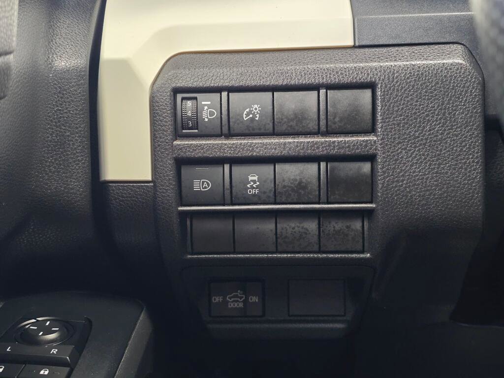 Used 2024 Toyota Tacoma TRD Off-Road image 23