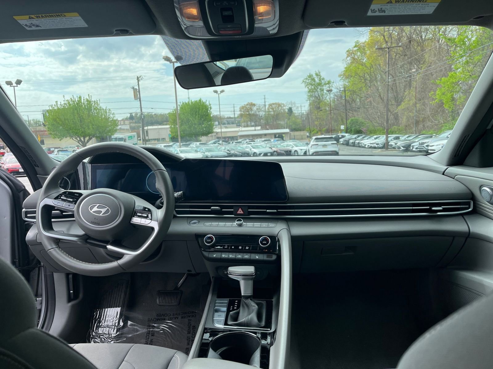 Used 2025 Hyundai Elantra SEL image 30