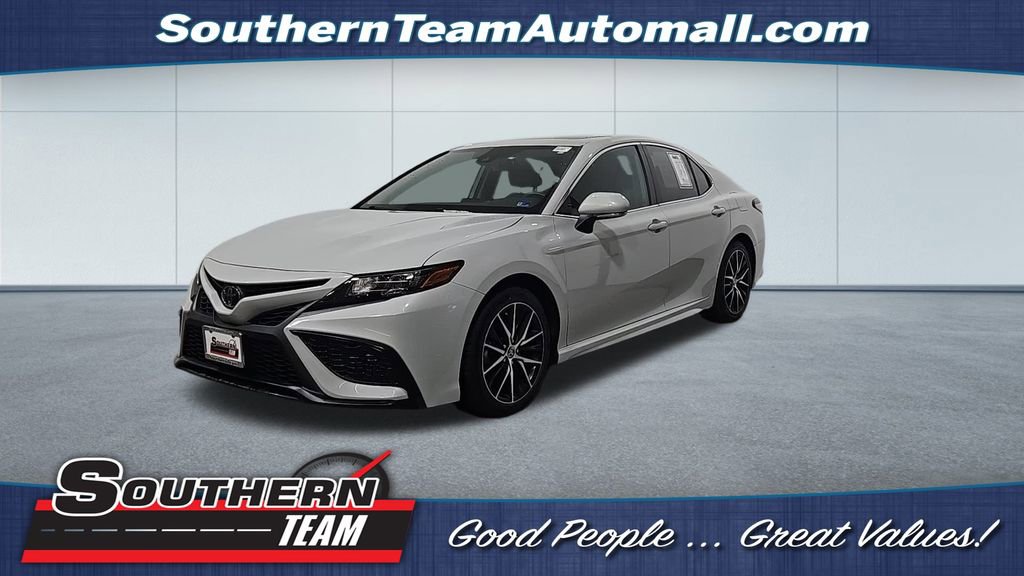 Used 2023 Toyota Camry SE w/ Cold Weather Package image 1