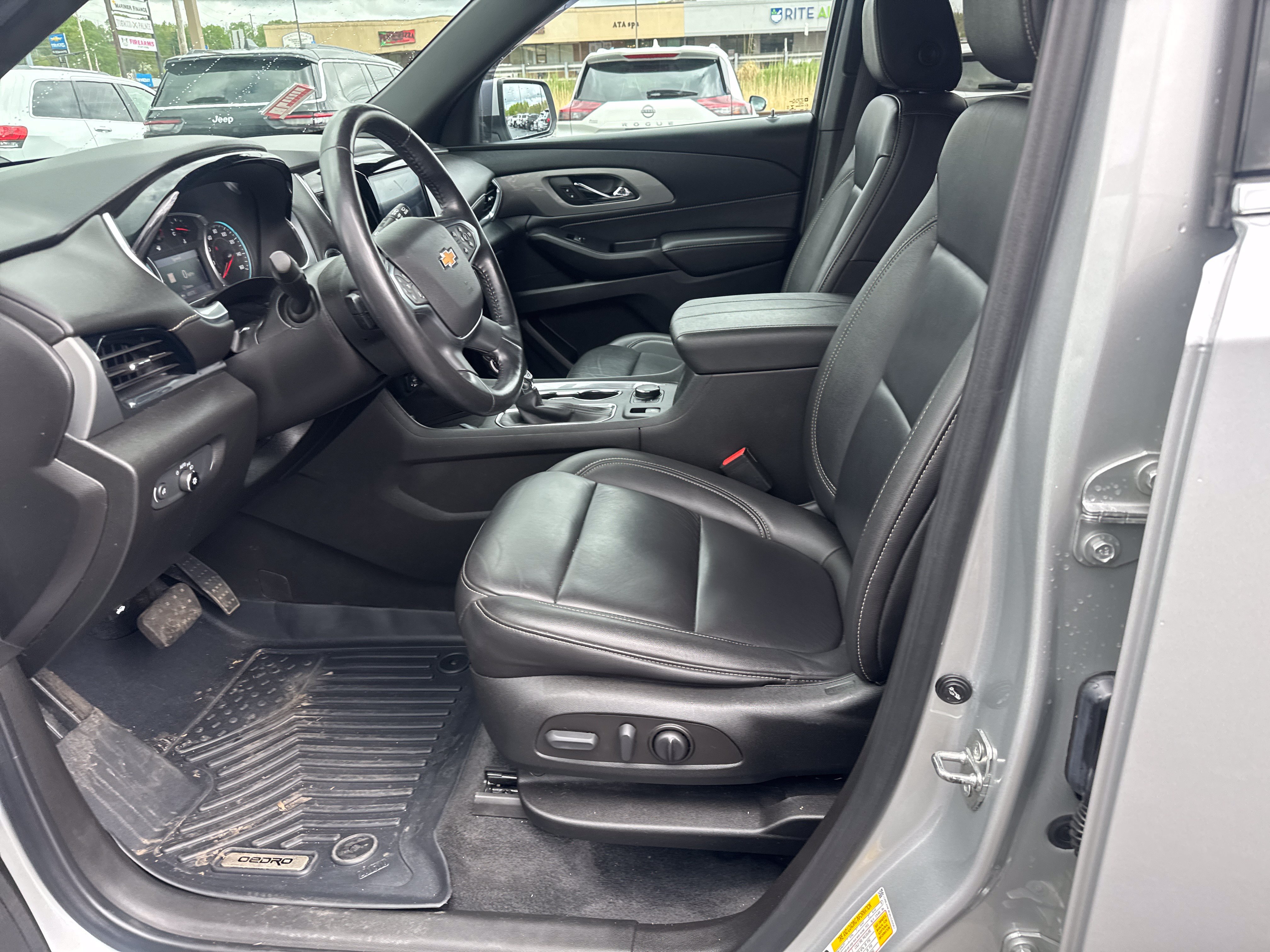 Used 2022 Chevrolet Traverse LT w/ LT Premium Package AWD/4WD image 12