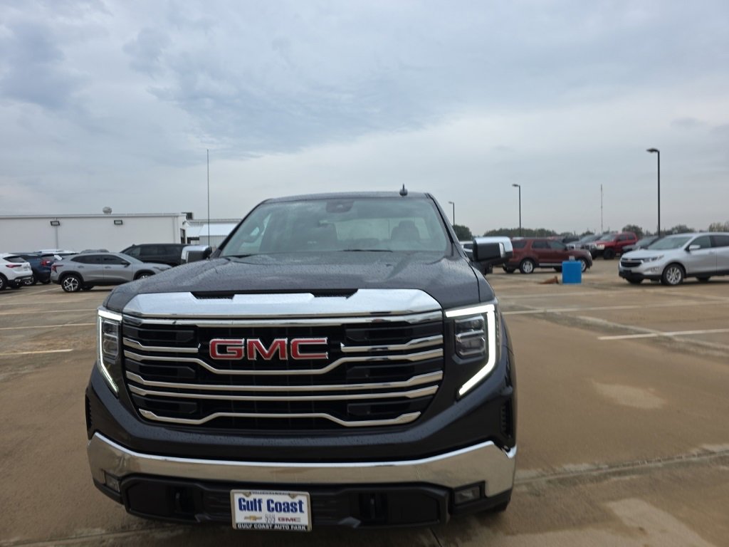 Used 2025 GMC Sierra 1500 SLT image 2