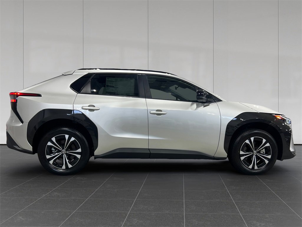 Used 2025 Toyota bZ4X AWD w/ Weather Package image 6