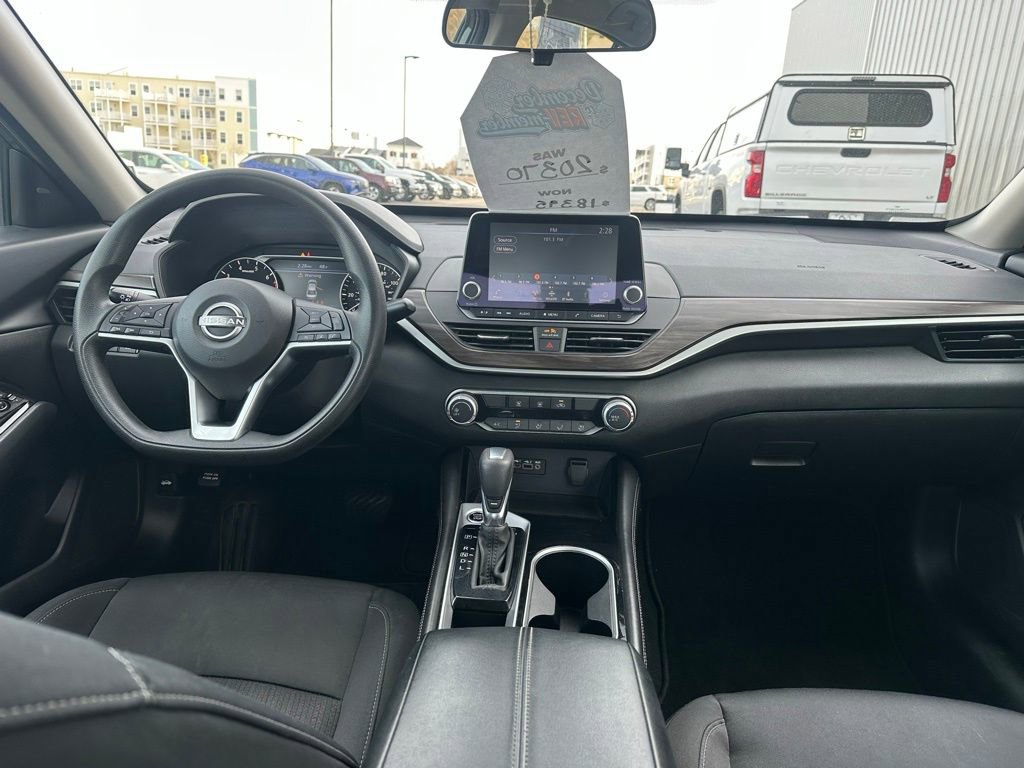 Used 2023 Nissan Altima 2.5 SV image 14