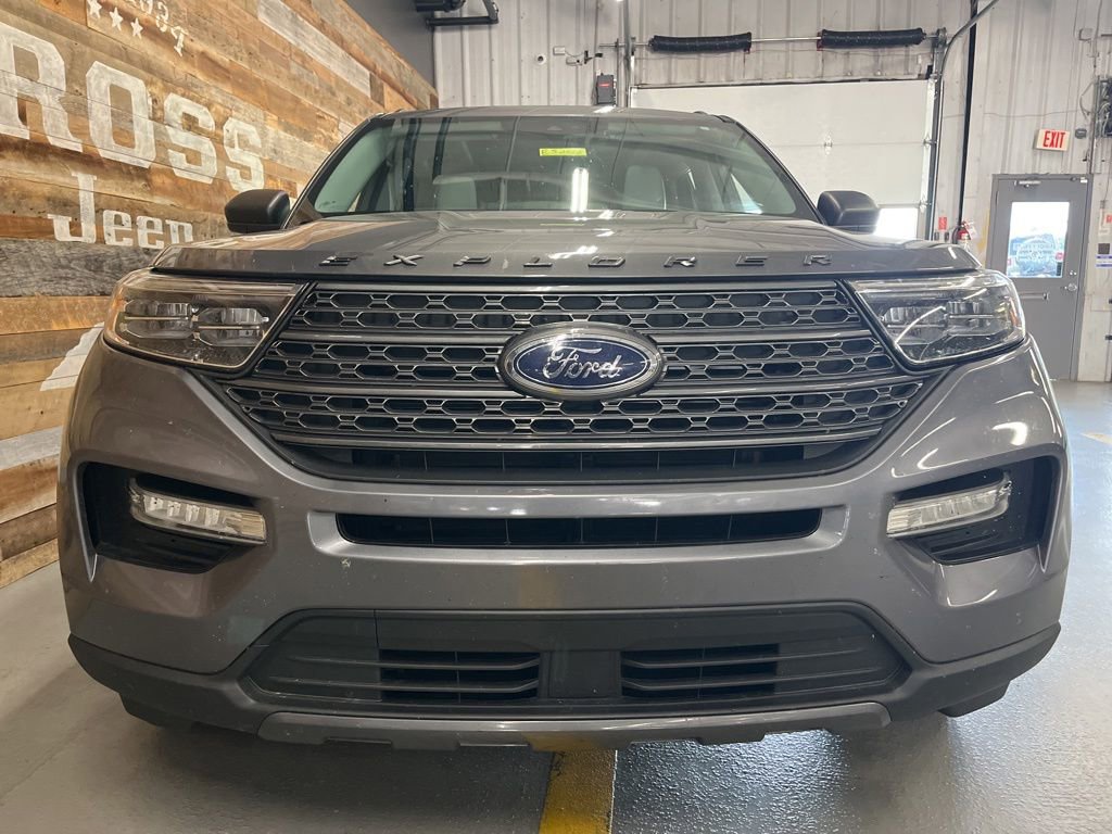 Used 2021 Ford Explorer XLT w/ Equipment Group 202A RWD image 4