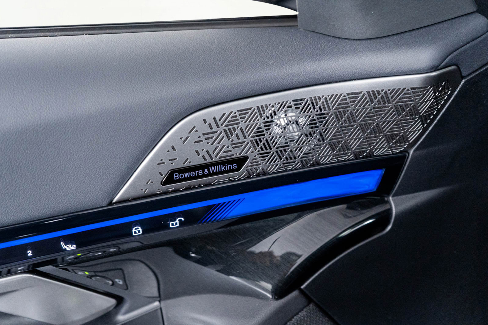 Used 2025 BMW M5 w/ Executive Package image 57