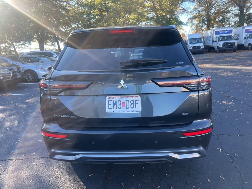 Used 2025 Mitsubishi Outlander SE image 12