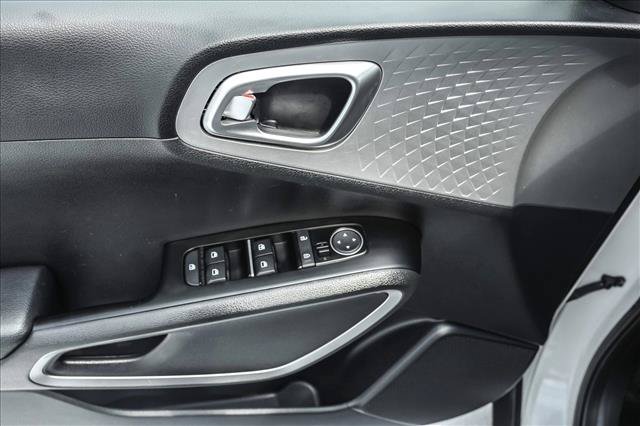 Used 2024 Kia Soul LX w/ Option Group 015 FWD image 13