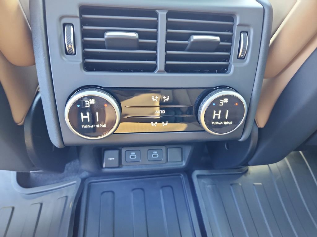 New 2026 Land Rover Discovery Limited Edition AWD/4WD image 26