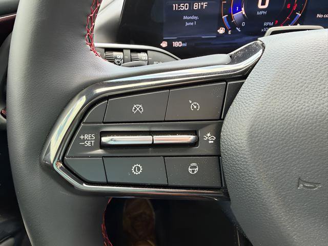 Used 2025 Chevrolet Traverse RS FWD image 18