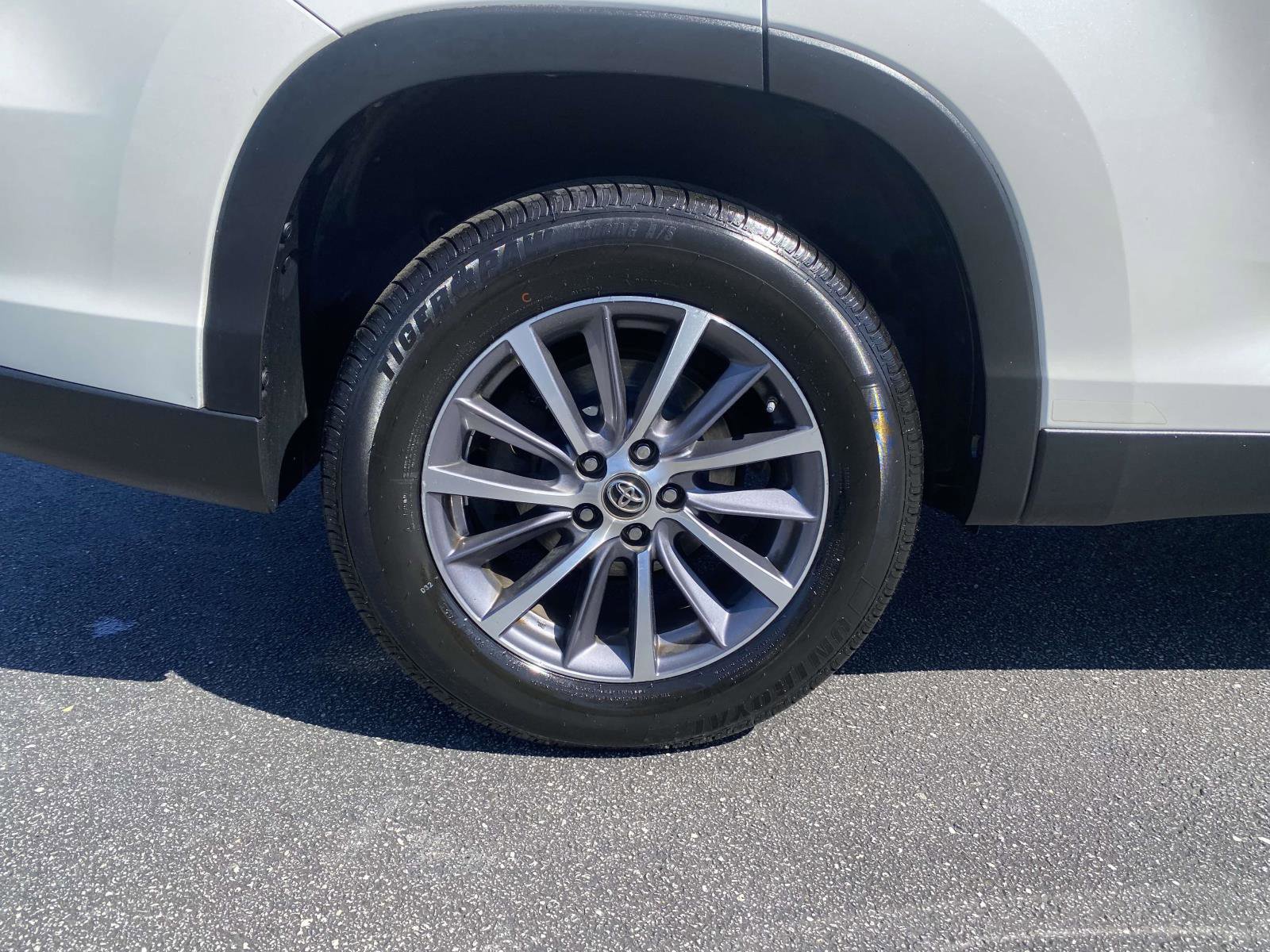 Used 2019 Toyota Highlander XLE FWD image 9