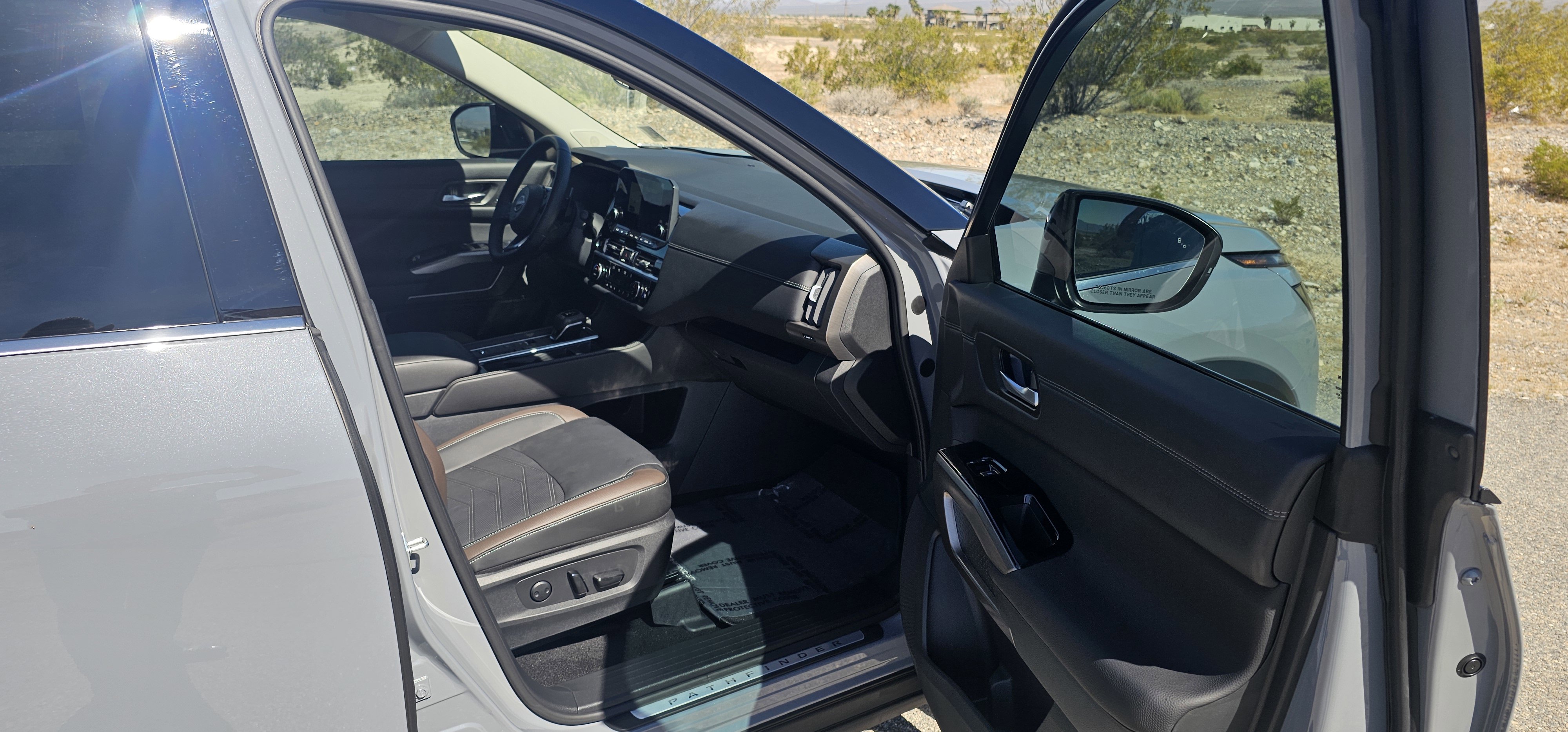Used 2025 Nissan Pathfinder Platinum FWD image 4