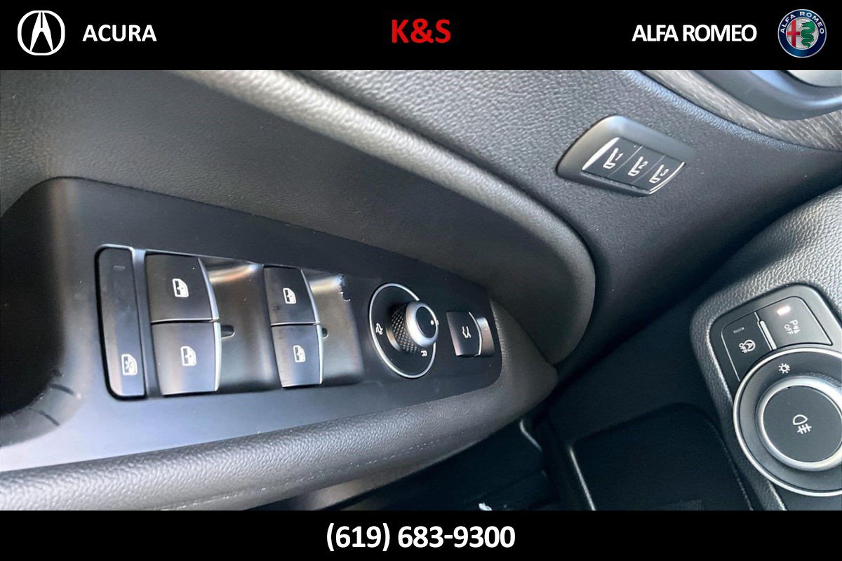 Used 2023 Alfa Romeo Stelvio Ti AWD/4WD image 36
