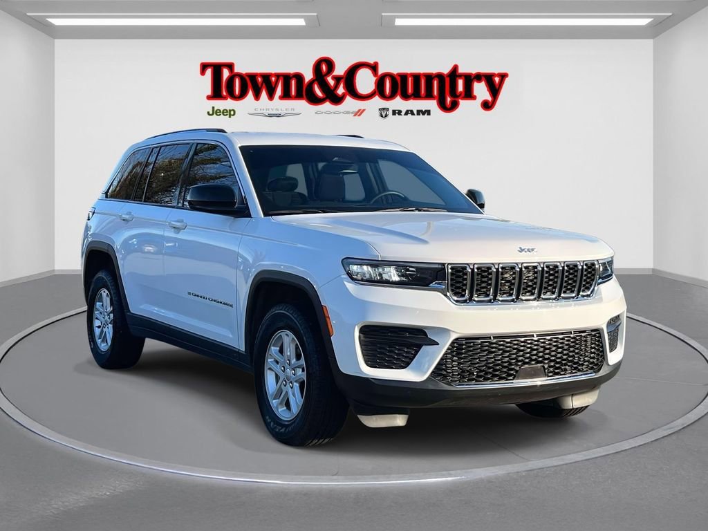 Certified 2023 Jeep Grand Cherokee Laredo w/ Luxury Tech Group I image 1