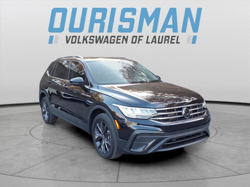 Used 2023 Volkswagen Tiguan SE w/ Panoramic Sunroof Package